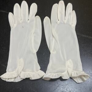 Vintage 1950s 60s Women's Ivory Ruffle Cuff Wrist Gloves Nylon 1 Pair